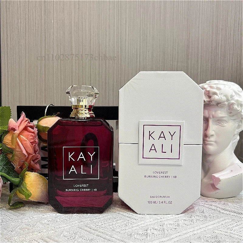 Indulge in Luxury: 100ml Women's Eau De Parfum with Alluring Floral Fruity Vanilla Oriental Woody Notes