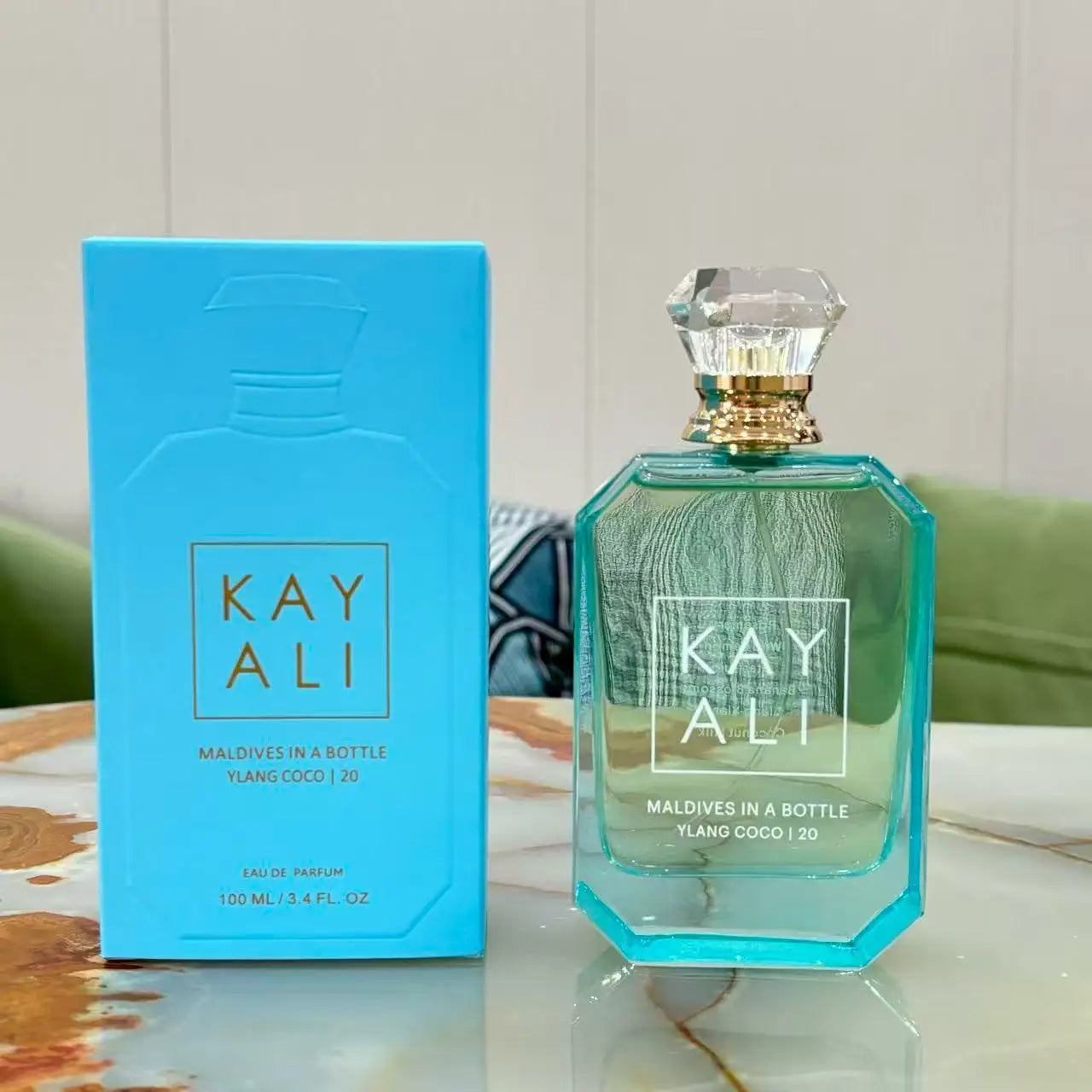 Indulge in Luxury: 100ml Women's Eau De Parfum with Alluring Floral Fruity Vanilla Oriental Woody Notes