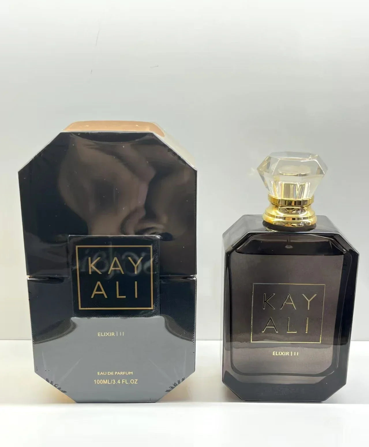 Indulge in Luxury: 100ml Women's Eau De Parfum with Alluring Floral Fruity Vanilla Oriental Woody Notes