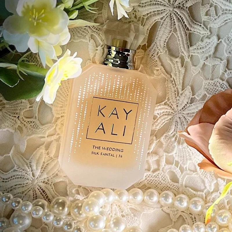 Indulge in Luxury: 100ml Women's Eau De Parfum with Alluring Floral Fruity Vanilla Oriental Woody Notes