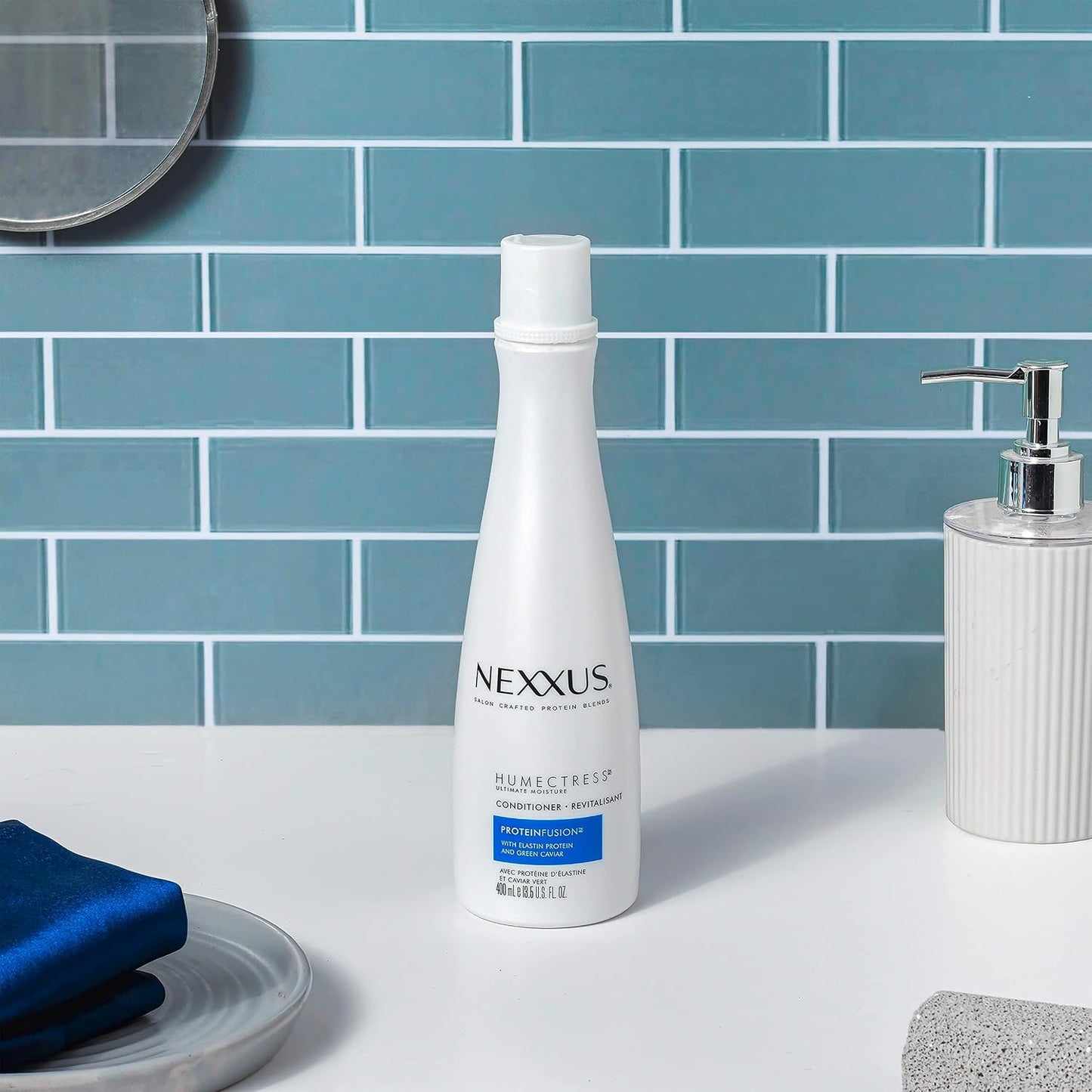Transform Your Dry Hair with Nexxus Humectress Ultimate Moisture Conditioner - 13.5 Oz of Hydration Power