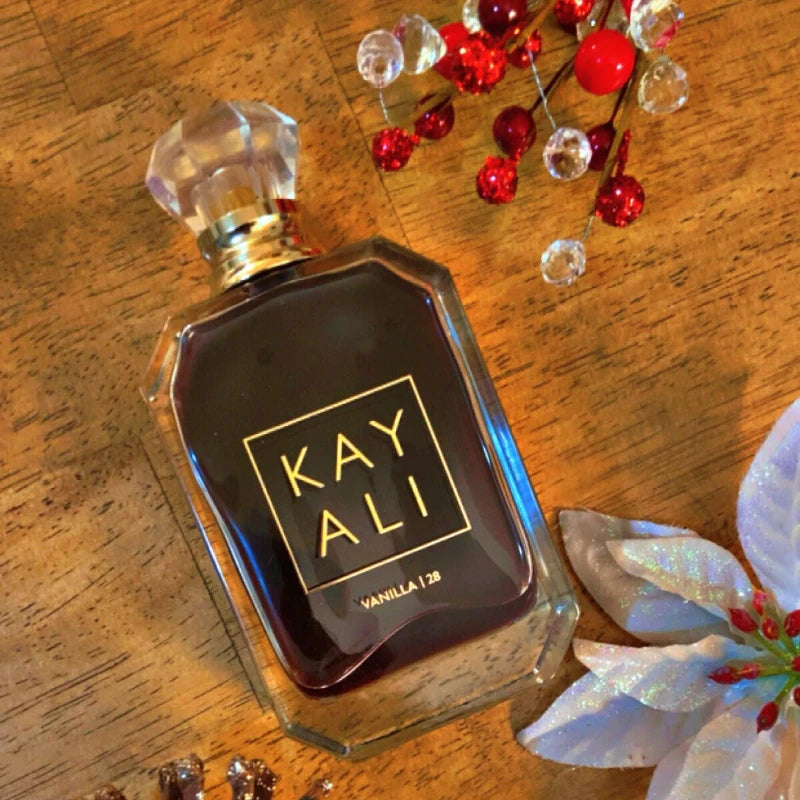 Indulge in Luxury: 100ml Women's Eau De Parfum with Alluring Floral Fruity Vanilla Oriental Woody Notes