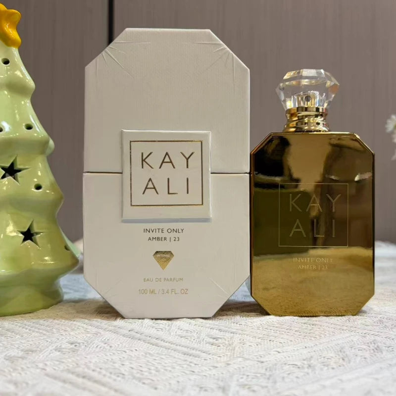Indulge in Luxury: 100ml Women's Eau De Parfum with Alluring Floral Fruity Vanilla Oriental Woody Notes